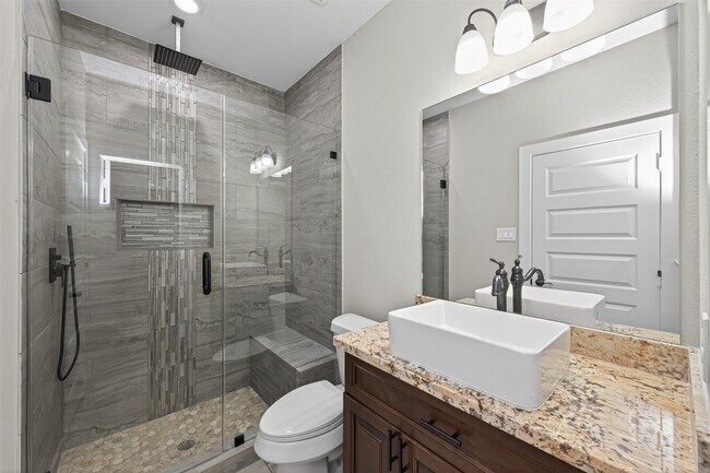 Building Photo - 1107 Lyle W Ave