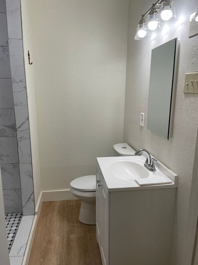 Building Photo - 4 Bed 2 Bath Rental