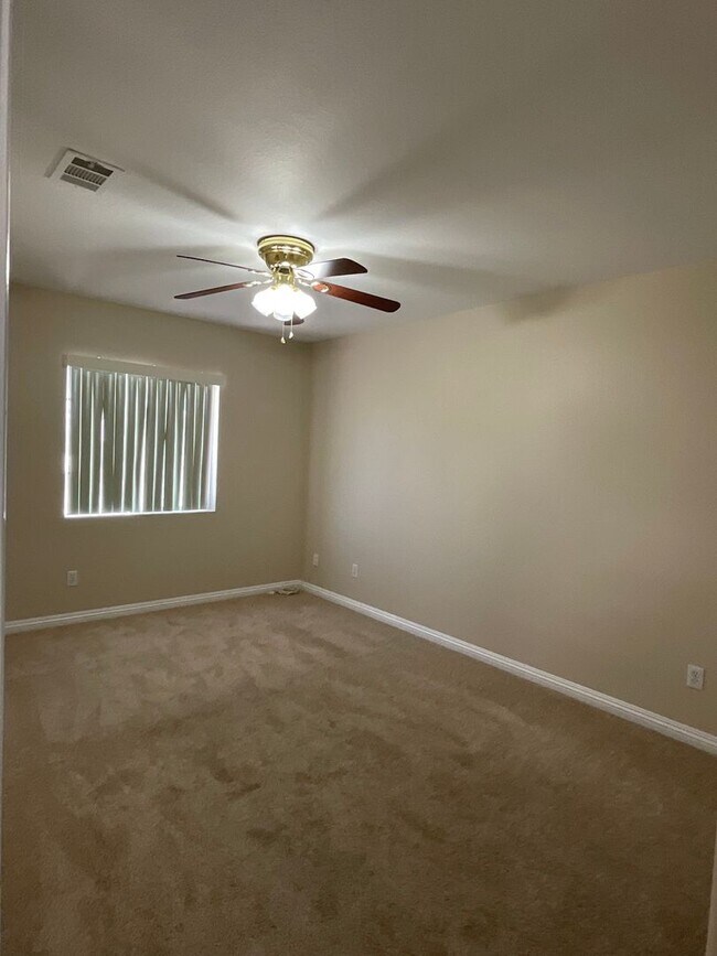 Building Photo - 2 Story Home, 3br, 2cg