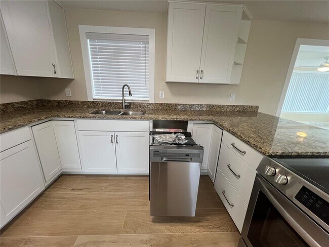 Building Photo - 421 Adams Ct NW