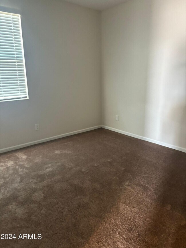 Building Photo - 2002 E Brooklyn Dr