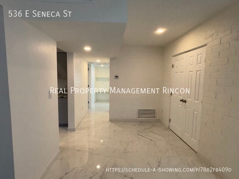 Building Photo - 536 E Seneca St