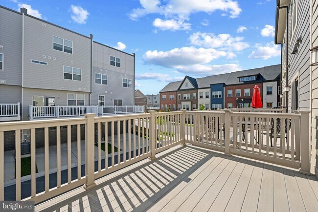 Building Photo - 148 Stowe Dr