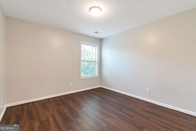 Building Photo - 214 Farm Manor Ct