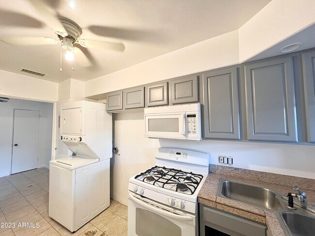 Building Photo - 2945 N 19th Ave