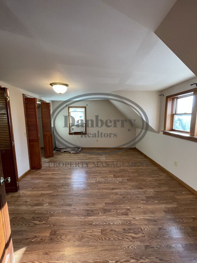 Building Photo - 606 South St