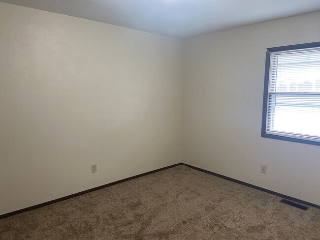 Building Photo - 4130-4136 Canterbury Dr