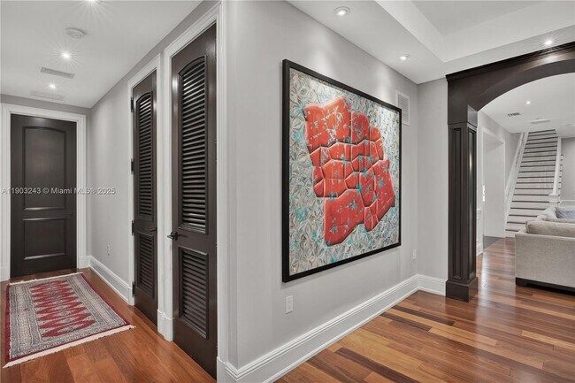 Building Photo - 932 Escobar Ave