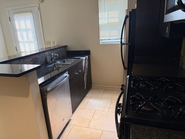 Building Photo - 2 Bed/2 Bath Townhouse in Norcross for Lease