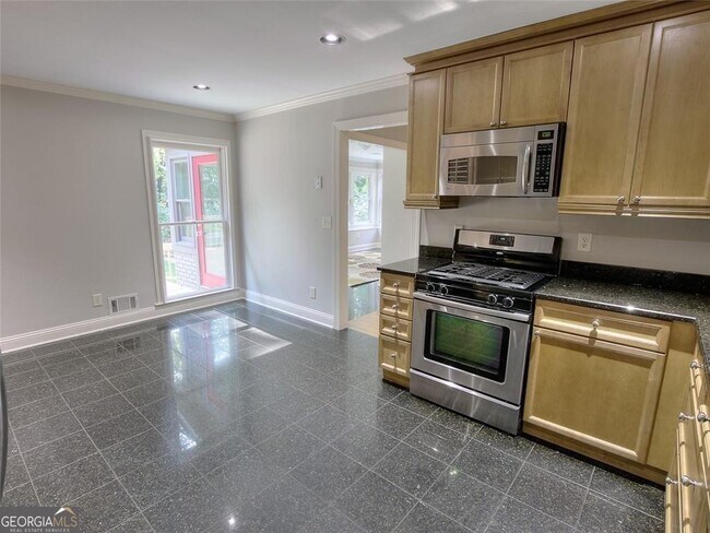 Building Photo - 5575 Lake Forrest Dr NW