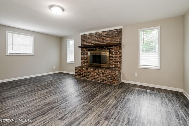 Building Photo - 6928 Sonora Dr N
