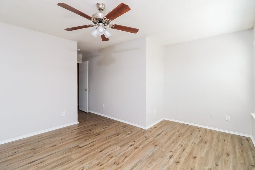 Building Photo - 10628 Wild Oak Dr