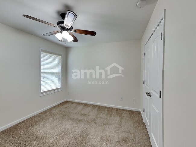 Building Photo - 6260 Cove Creek Dr