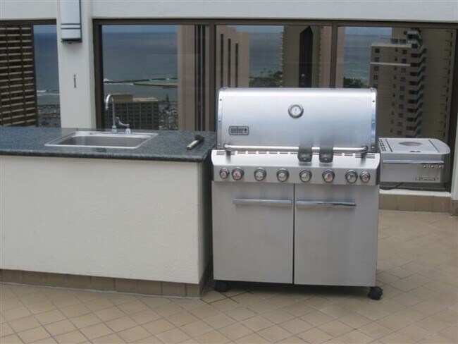 Building Photo - Renovated 1BR/1BA in Waikiki – Steps from ...