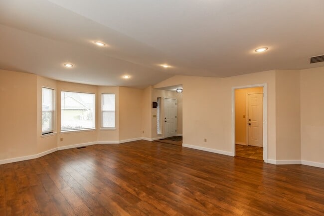 Building Photo - **MOVE IN SPECIAL!** Pet Friendly Charming 3 Bedroom Home with large office!