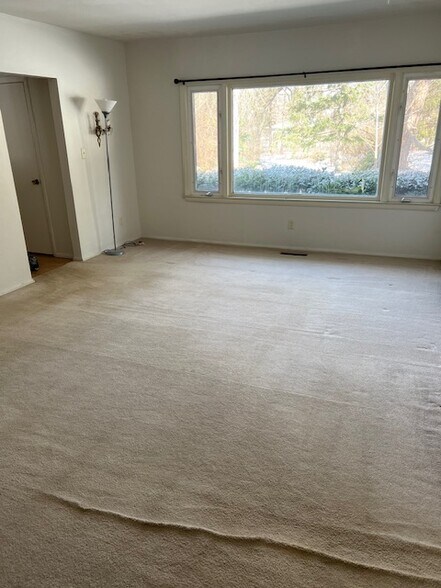 Building Photo - 15245 W North Ave