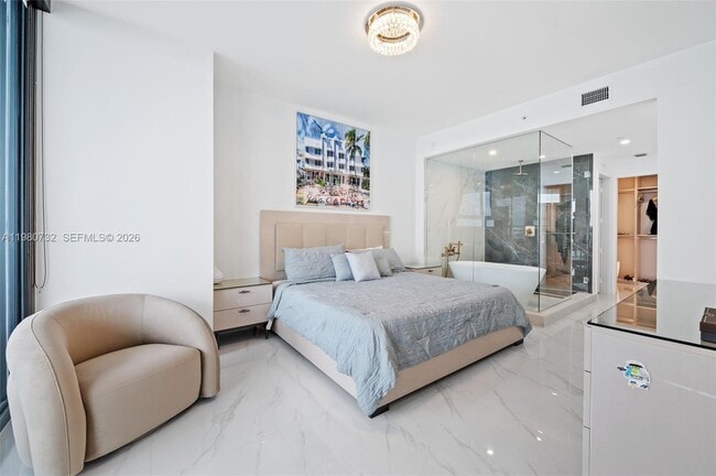 Building Photo - 700 NE 24th St