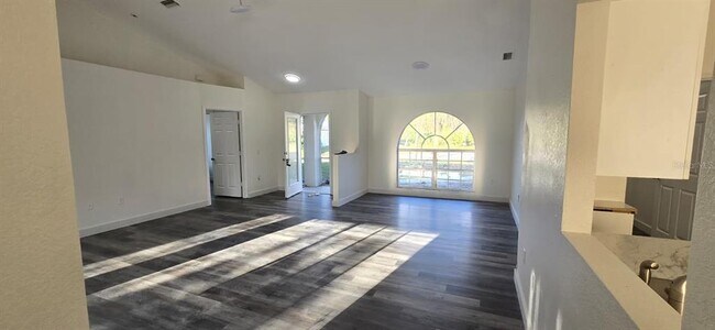 Building Photo - 5329 Kasper St