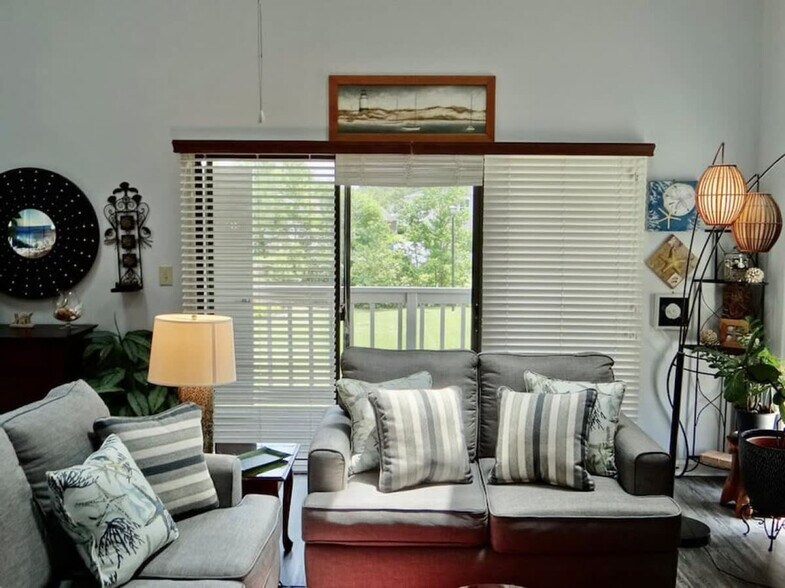 Building Photo - 1920 Bent Grass Dr