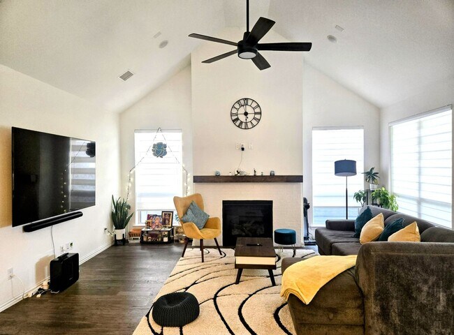 Building Photo - 536 Cedarwood St