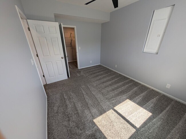 Building Photo - 5011 Clearwater Dr