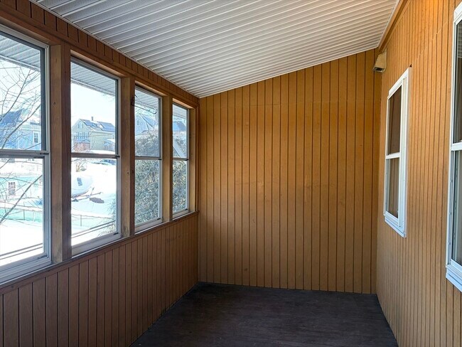 Building Photo - 8 Summer St