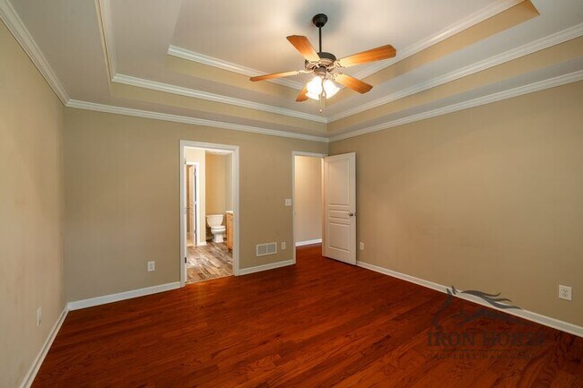 Building Photo - 285 Finch Way