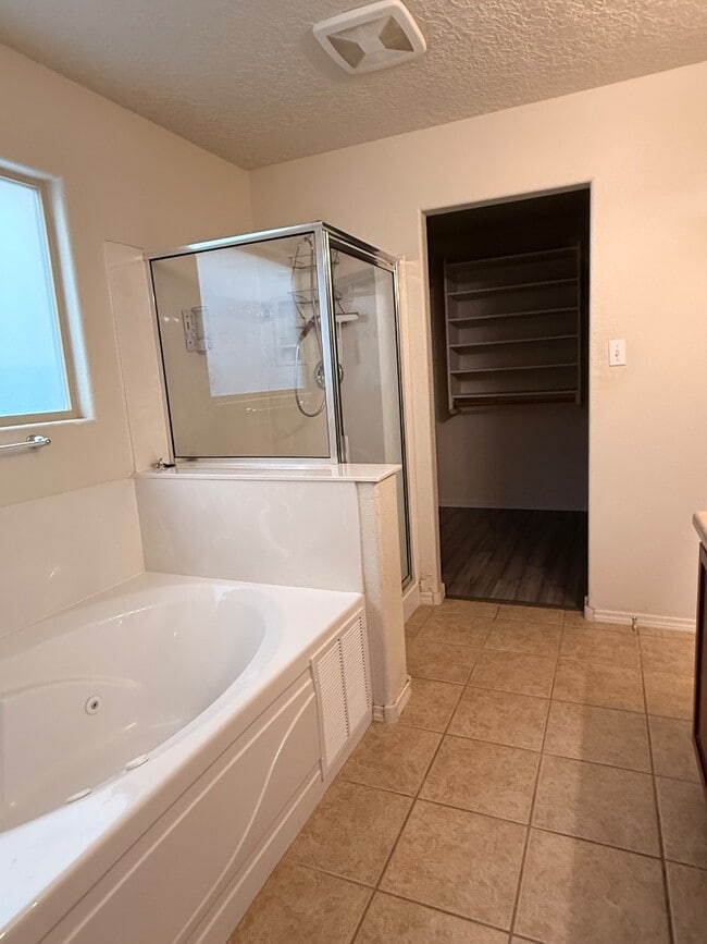 Building Photo - 2103 N Ensenada Cir SE