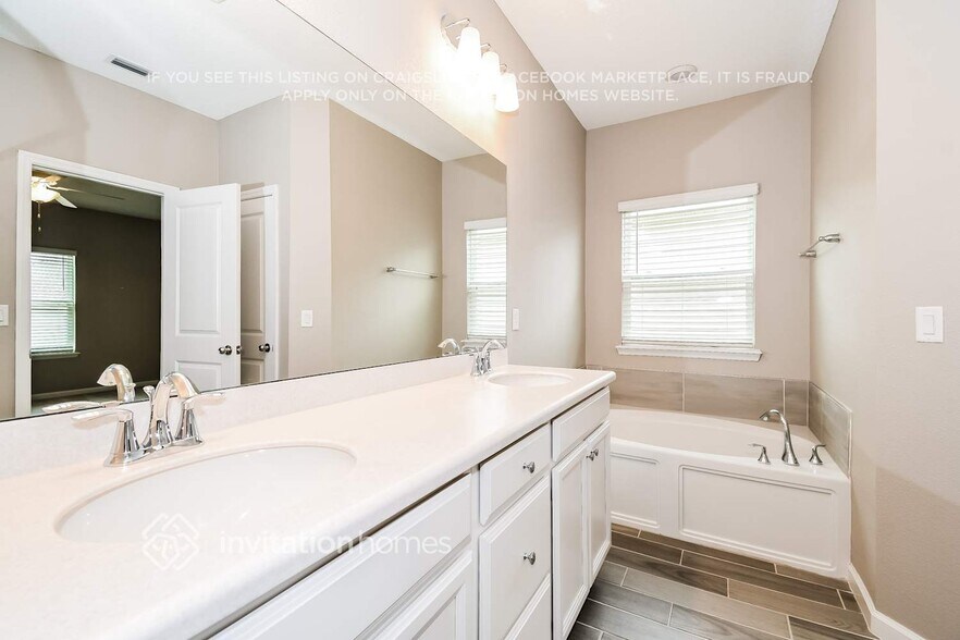 Building Photo - 10009 Lemon Grass Ln