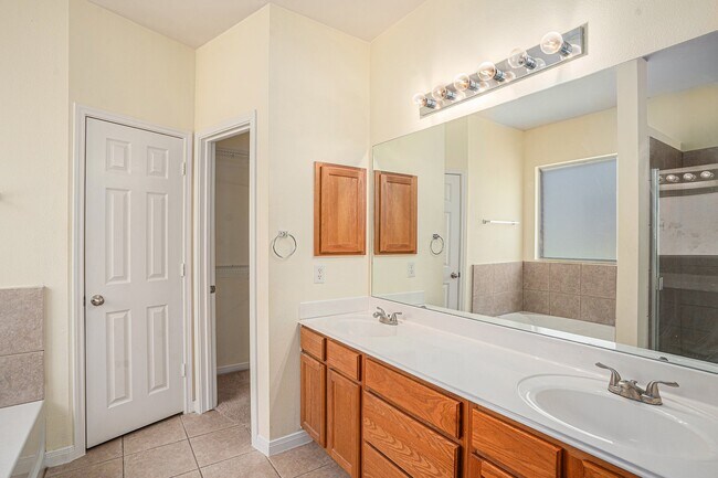 Building Photo - 200 Frontier Cove