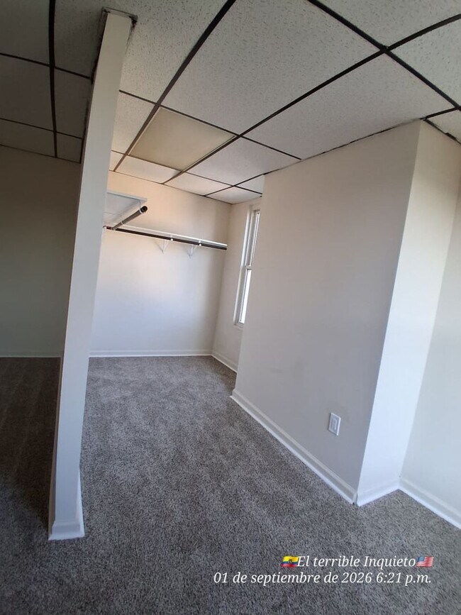 Building Photo - 122 E Amanda Ave