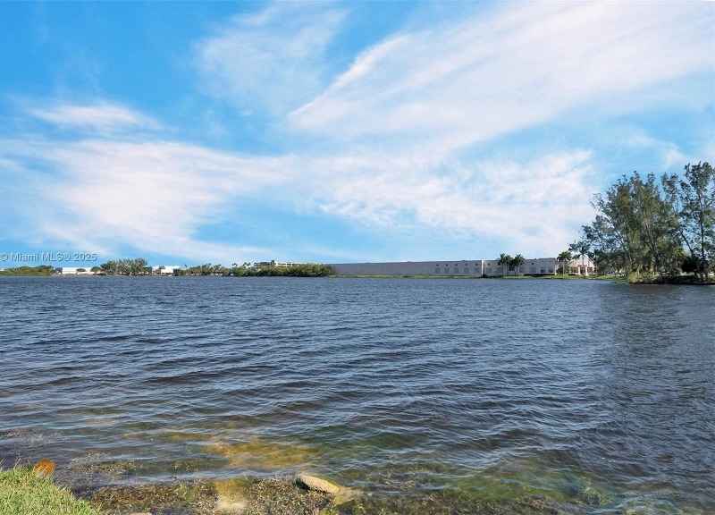 Building Photo - 15509 N Miami Lakeway