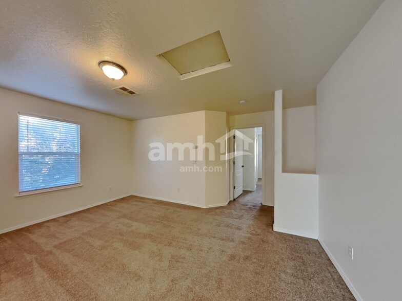 Building Photo - 372 W Wood Owl Dr