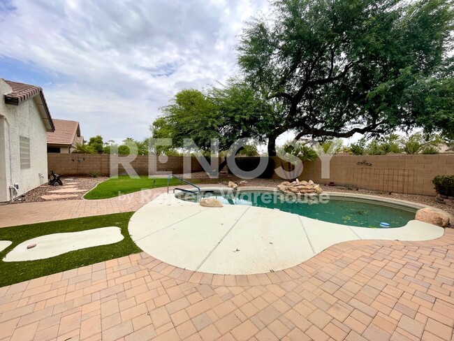Building Photo - 637 W Citrus Way