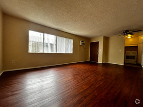 Building Photo - 1545 Mentone Ave