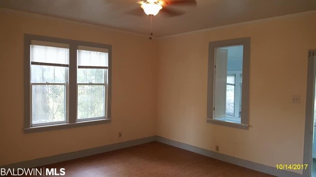 Building Photo - 304 W Orange Ave