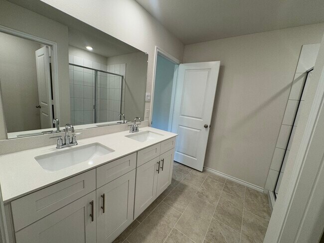 Building Photo - BRAND NEW 4-Bedroom Home in Lindale!