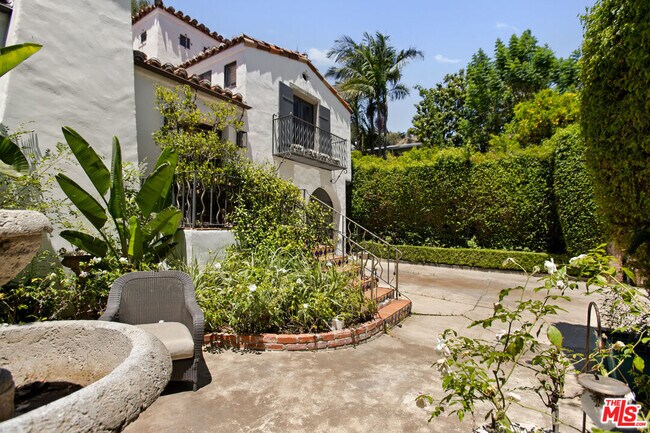 Building Photo - 1407 N Beverly Dr