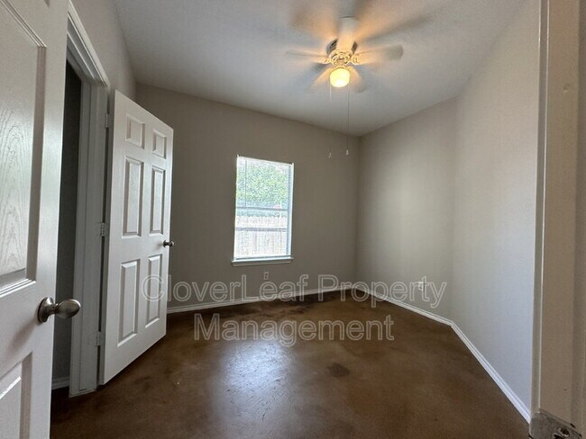 Building Photo - 5718 Golf Heights