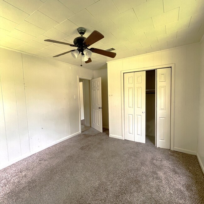 Building Photo - 1128 Westwood Dr
