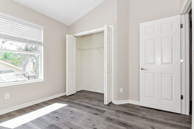 Building Photo - 2325 Kenwick Dr