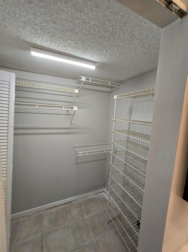 Building Photo - 3300 Spanish Moss Terrace
