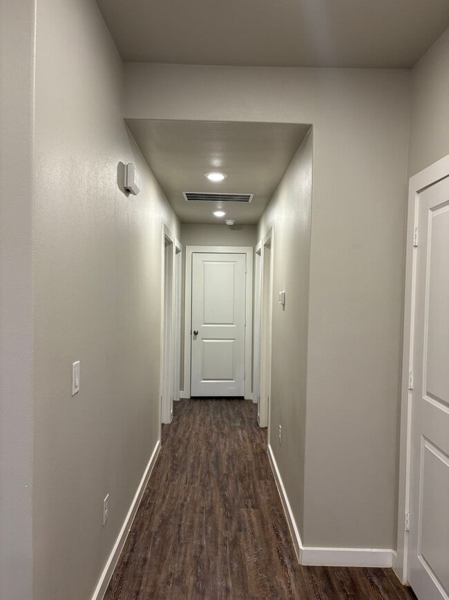 Building Photo - 2008 Bryan Ave