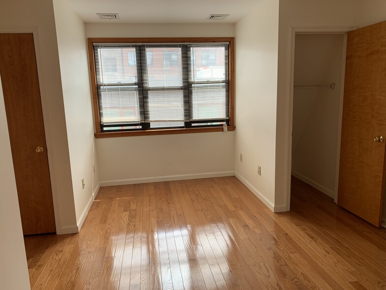 Building Photo - 1229 Wood St