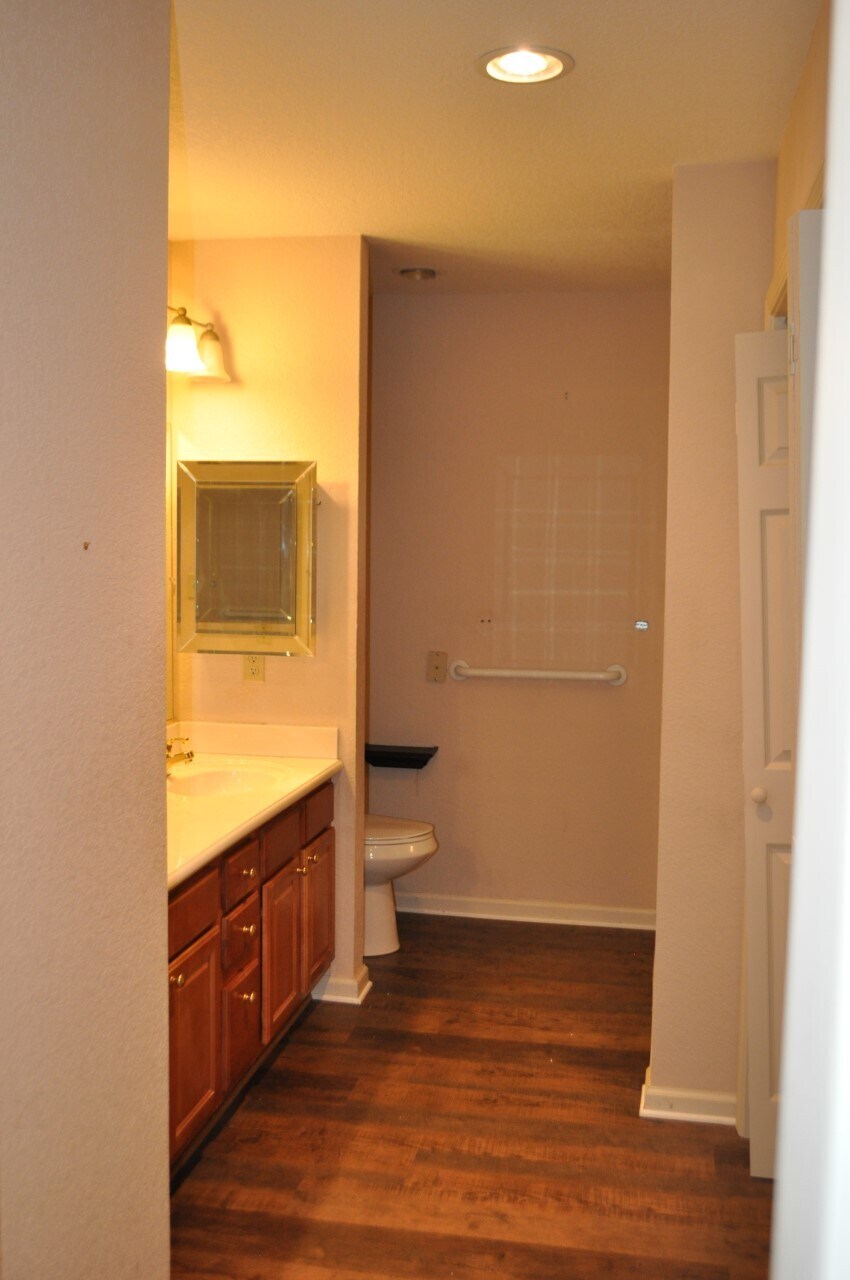 Building Photo - 601 Concord Villas Way