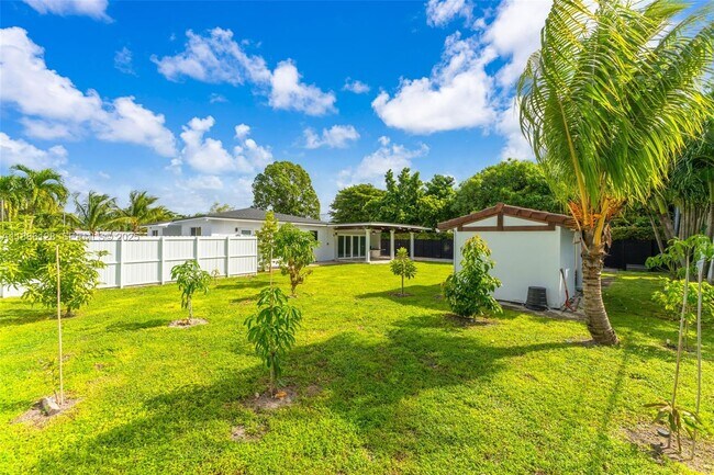 Building Photo - 4301 SW 85th Ave