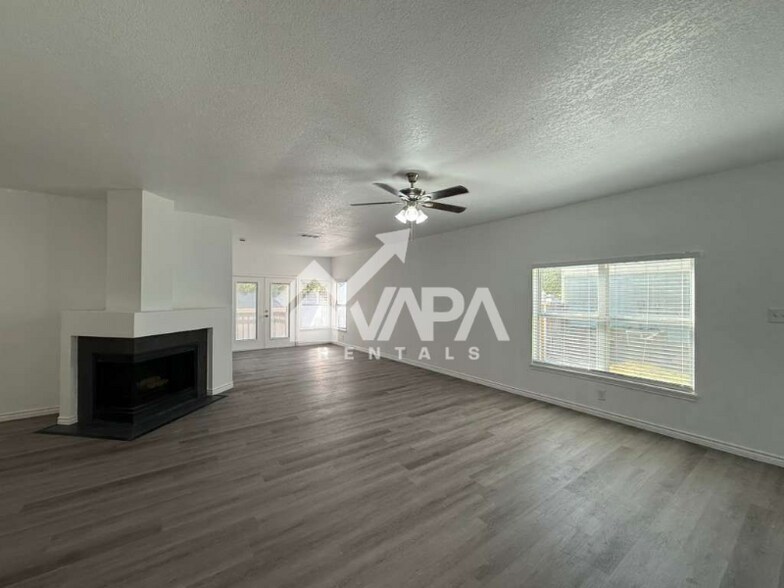 Building Photo - 9747 Fortune Ridge Dr