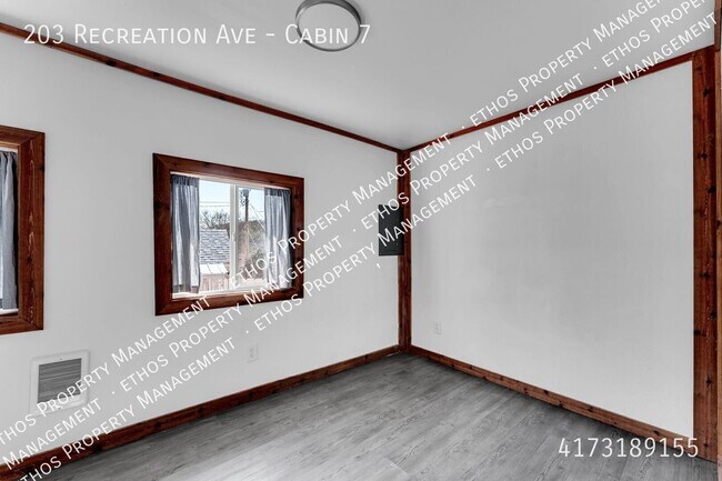 Building Photo - 203 Recreation Ave