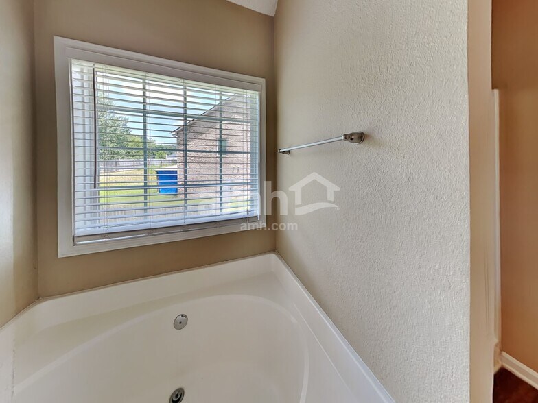Building Photo - 3083 Newtons Crest Cir