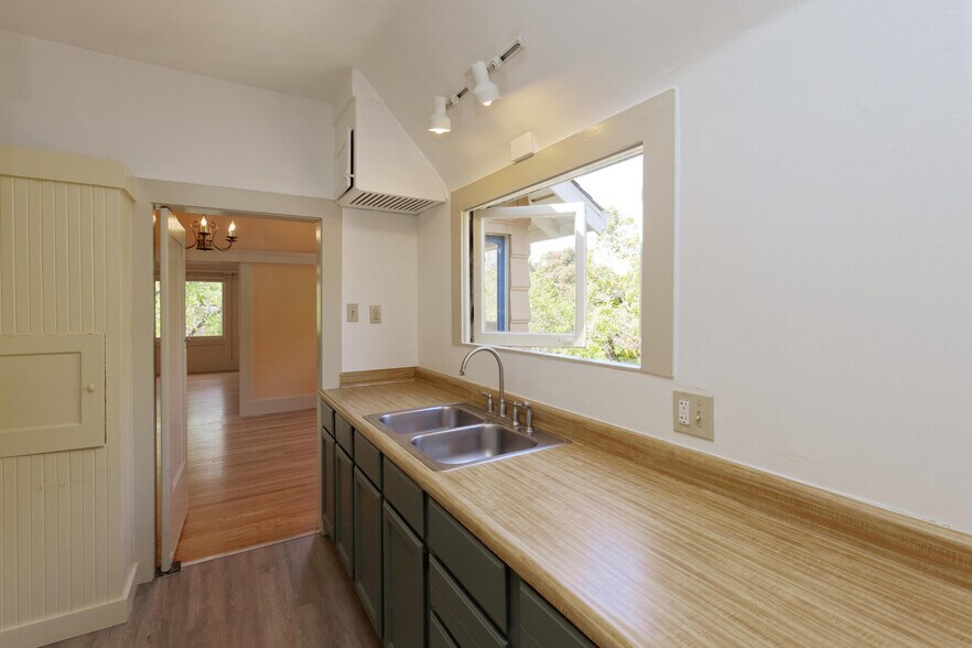 Building Photo - 4102 Terrace St